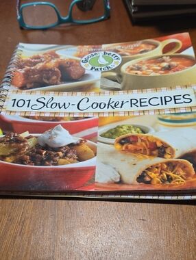 101 Slow-Cooker Recipes Cookbook - Red & Cream Cover